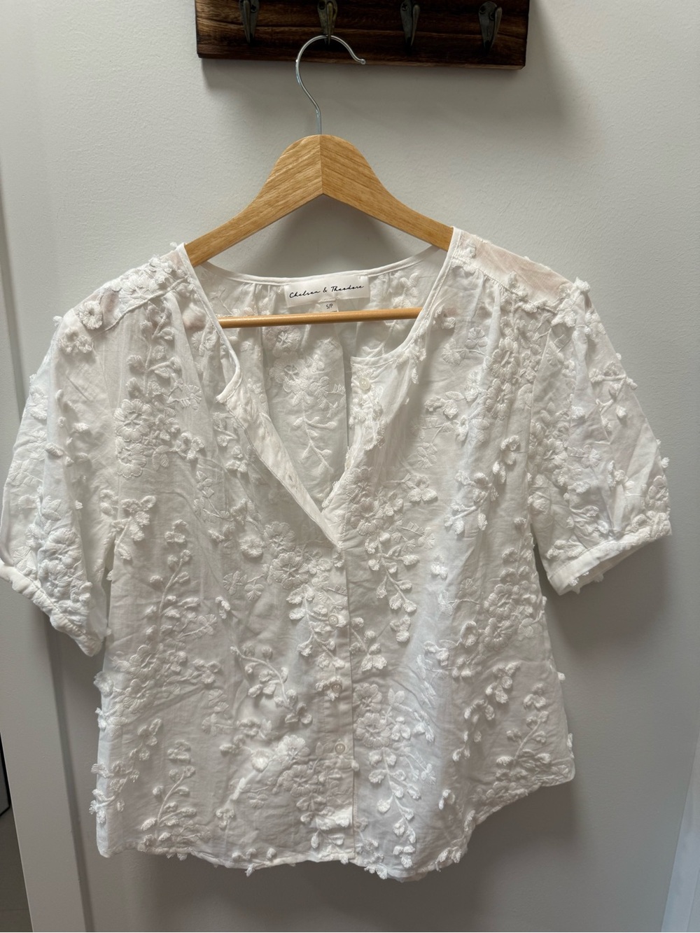 Chelsea & Theodore White Floral Embroidered Peasant Blouse